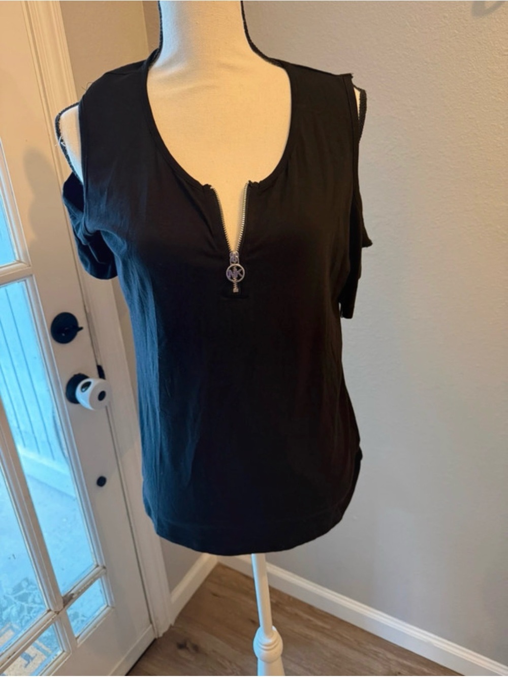 MICHAEL Michael Kors Black Cold-Shoulder Zip Front Top